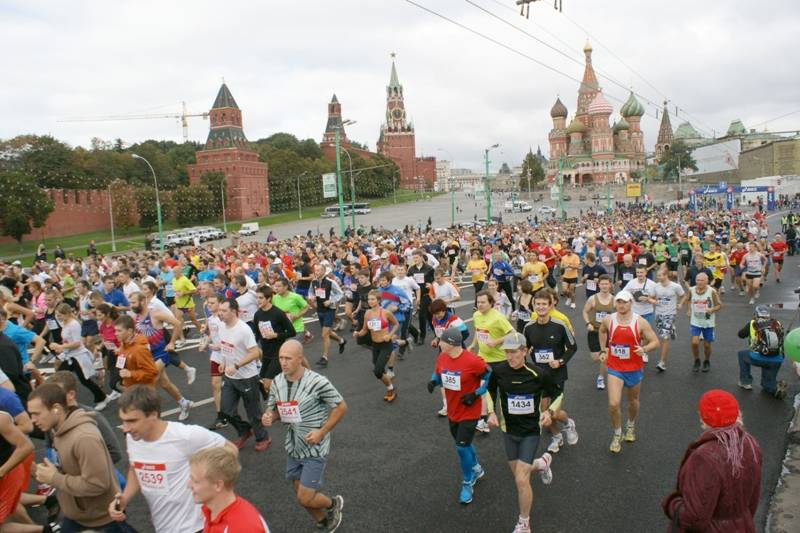 Забеги мир. Московский Международный марафон. Московский Международный полумарафон. Васильевский спуск забег.